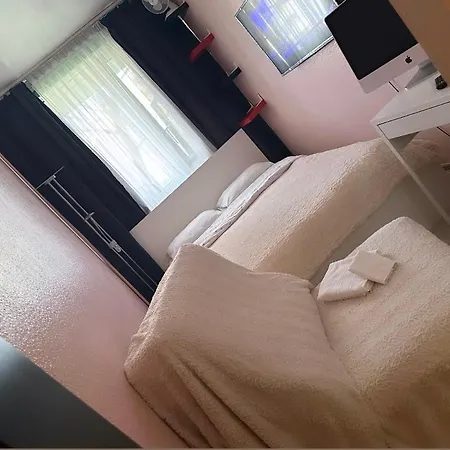 Chambre Confortable Disponible A Alloggio in famiglia *